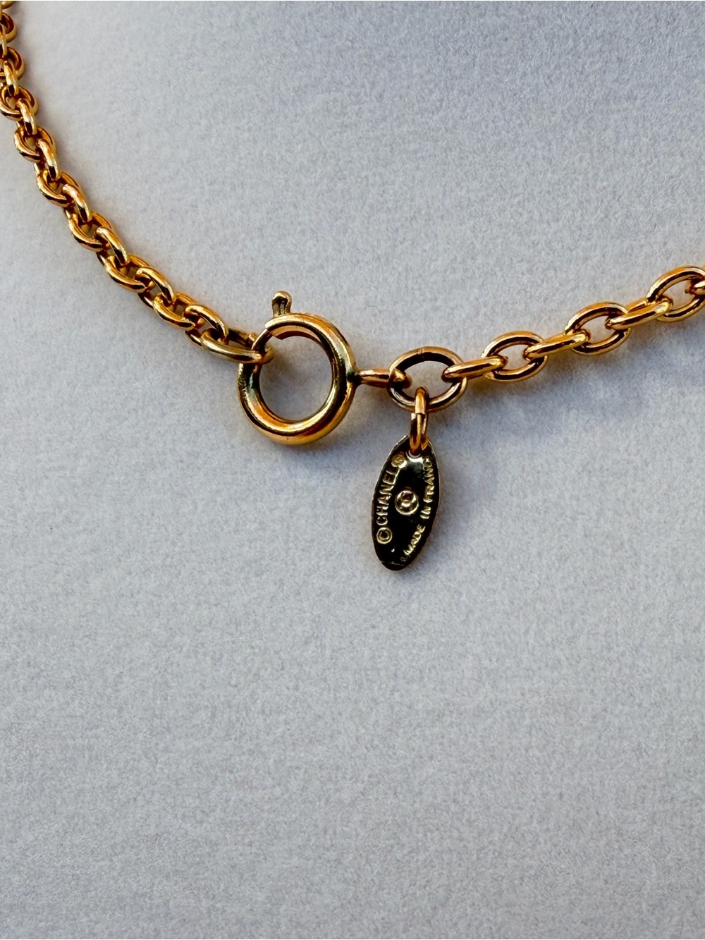 CHANEL CC SUNBURST Cut out Medallion Gold Plated Necklace Vintage Style Pendant - Picture 8 of 11